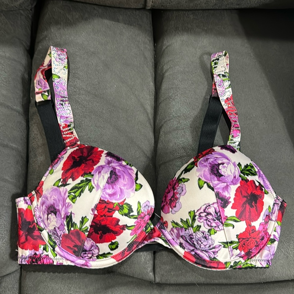 Victoria’s Secret Satin Very Sexy push up bra size 34b